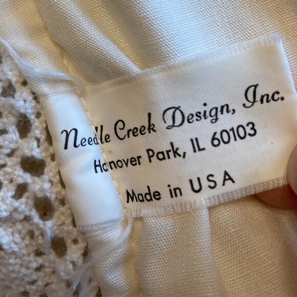 Dresser Buffet Scarf Table Runner Ivory w/ Embroidered Peach Heart on Ends - Picture 8 of 11